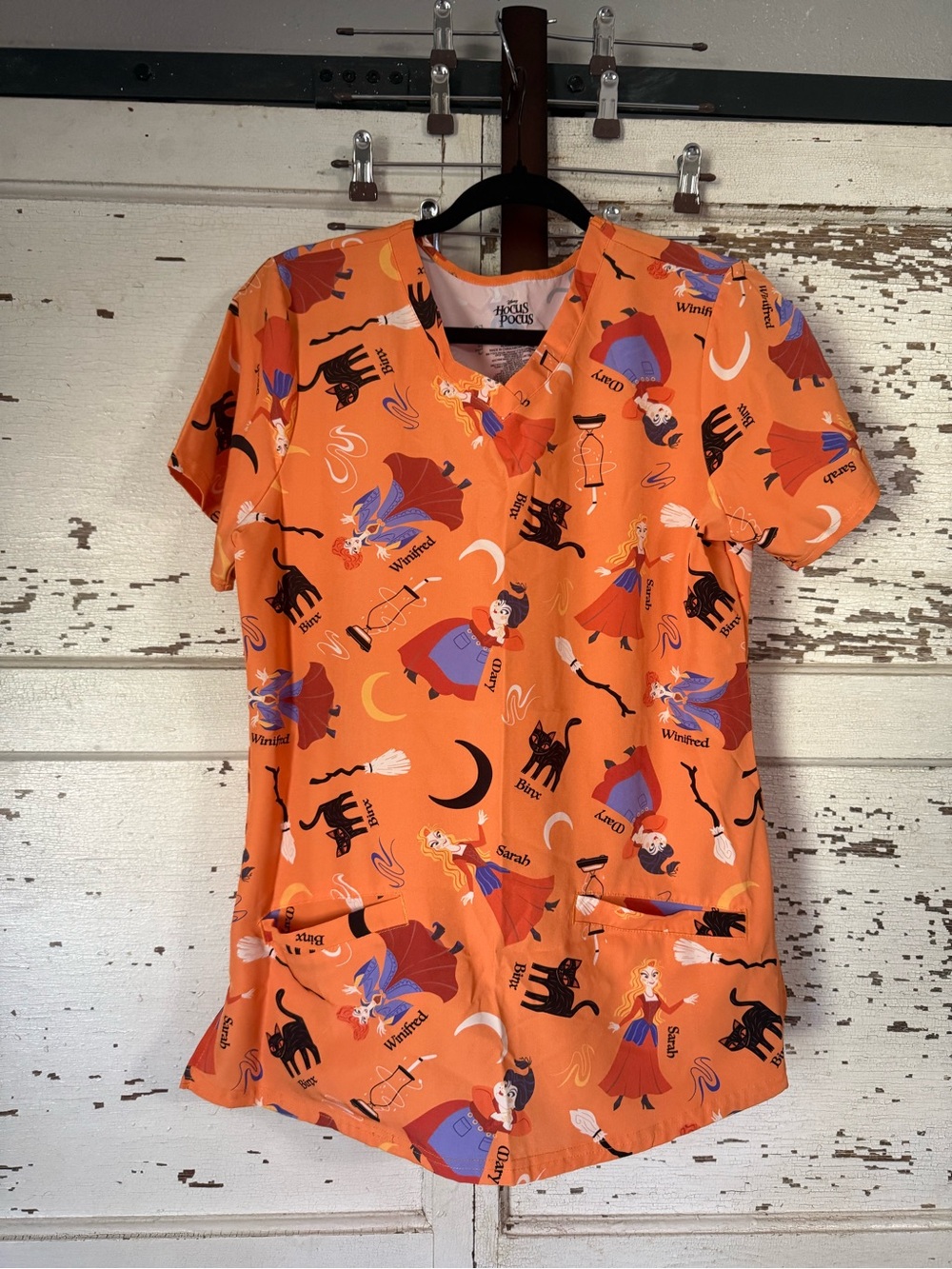 Disney Hocus Pocus Orange Scrub Top size Small/medium never worn